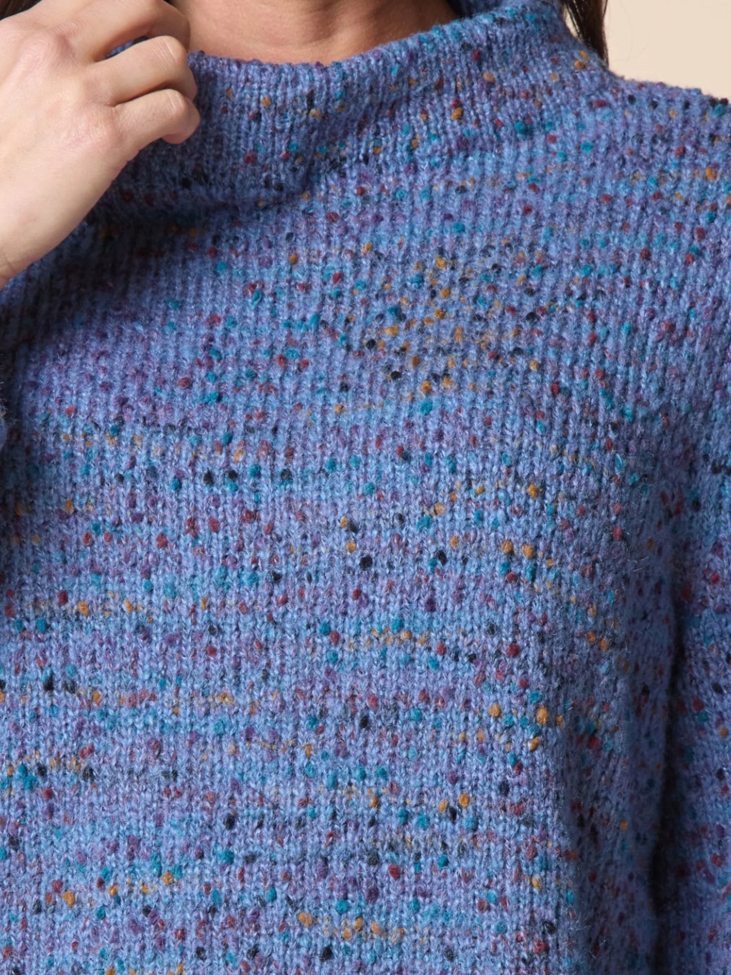 Damski sweter z dzianiny melanżowej, nakrapiany, ze stójką